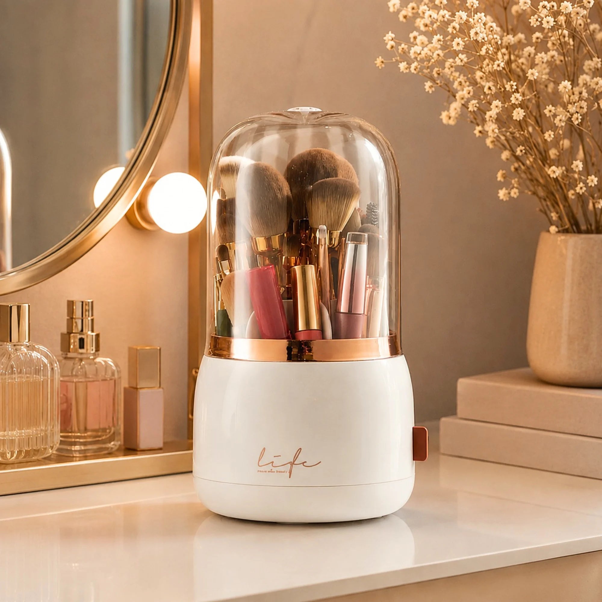 Organisateur Pinceaux Maquillage Rotatif 360° blanc avec Couvercle sur une coiffeuse. Image