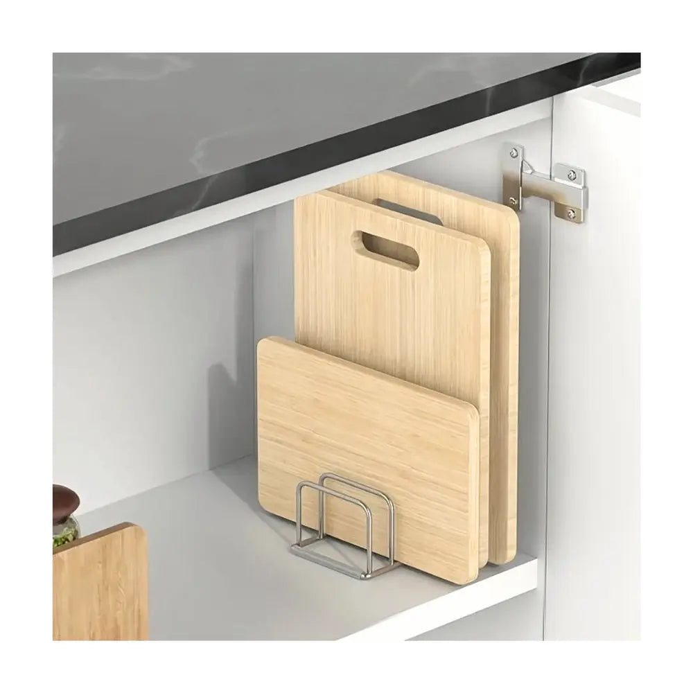 Range planches à découper acier inoxydable cuisine avec deux planches à découper en utilisation réelle rangée dans un placard